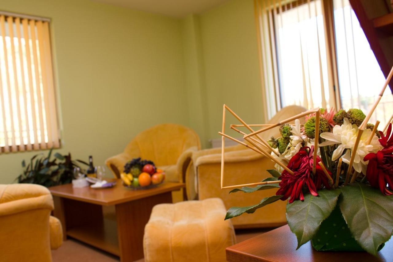 Семеен Хотел Кристал Smolyan Extérieur photo