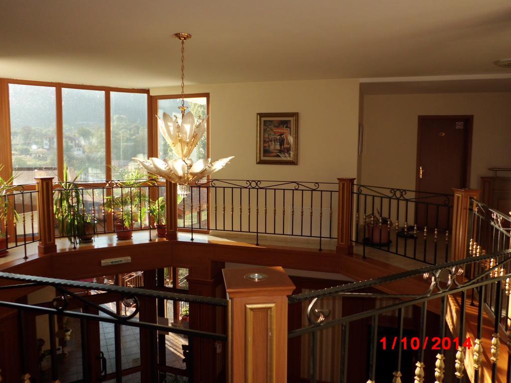 Семеен Хотел Кристал Smolyan Extérieur photo