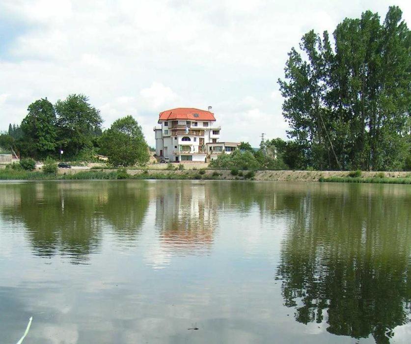 Семеен Хотел Кристал Smolyan Extérieur photo