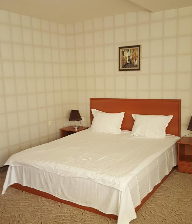 Семеен Хотел Кристал Smolyan Extérieur photo