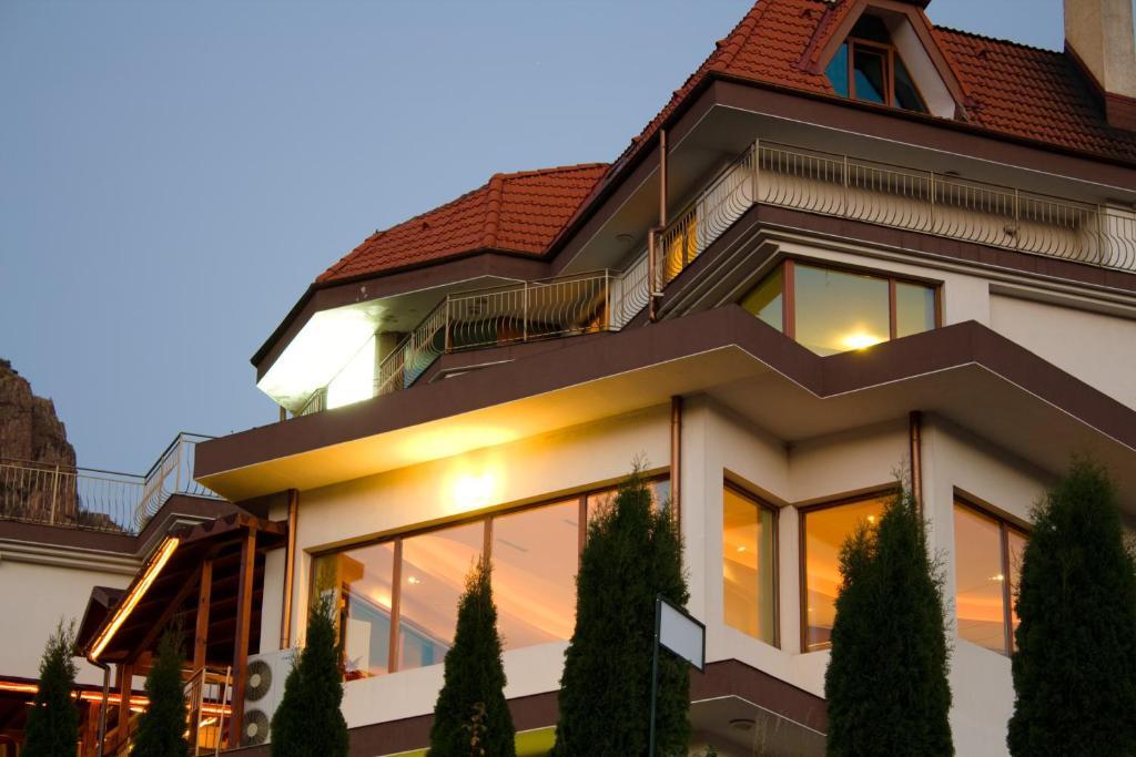 Семеен Хотел Кристал Smolyan Extérieur photo