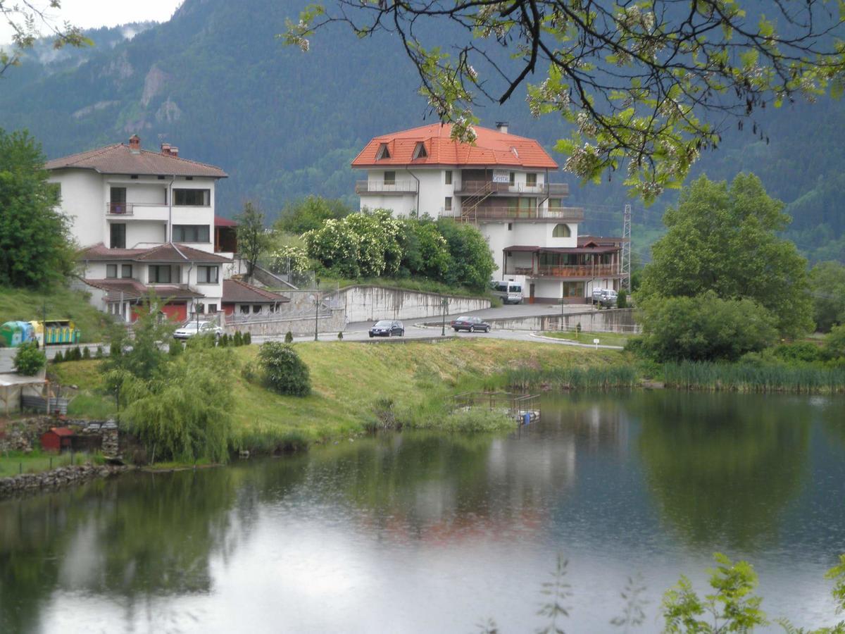 Семеен Хотел Кристал Smolyan Extérieur photo