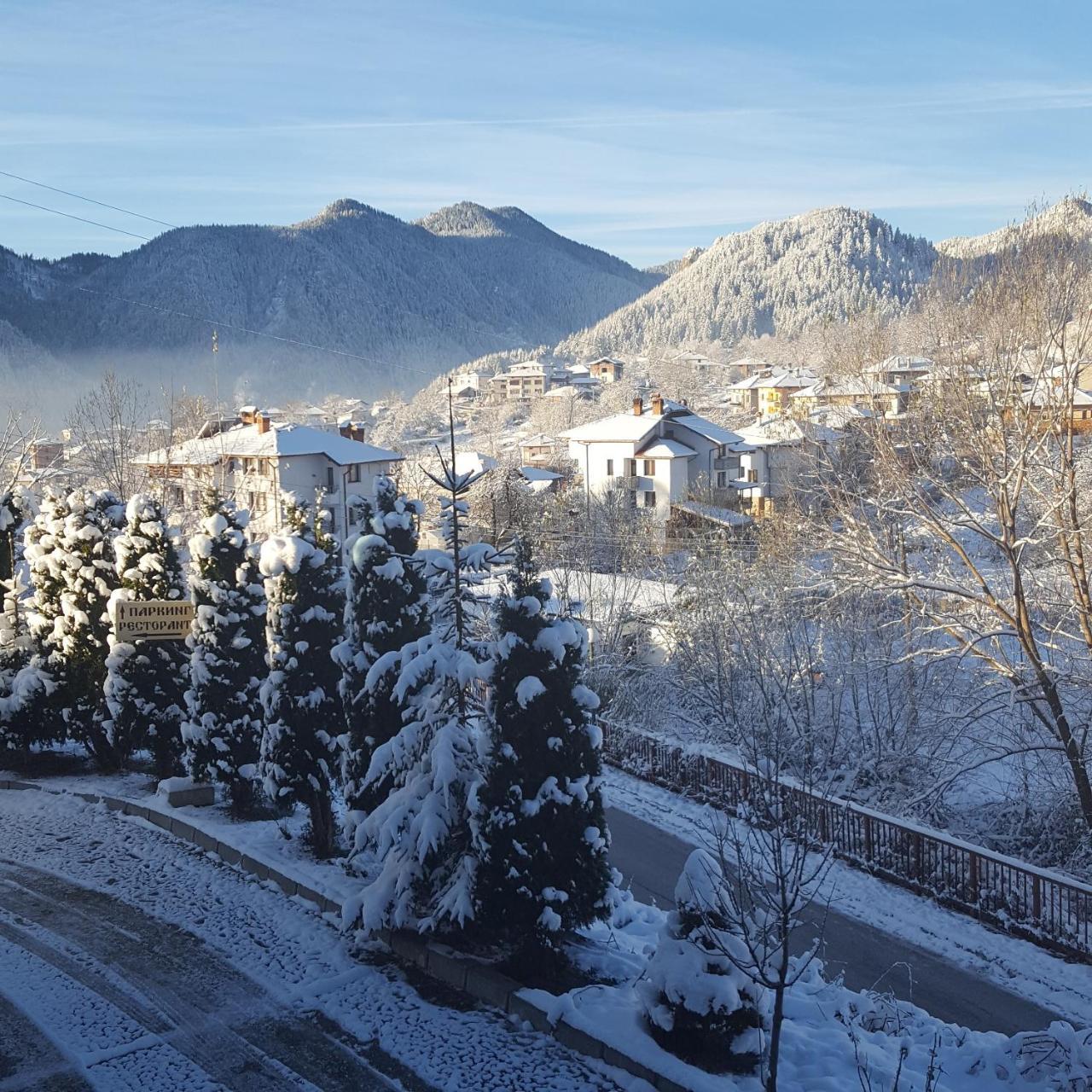Семеен Хотел Кристал Smolyan Extérieur photo